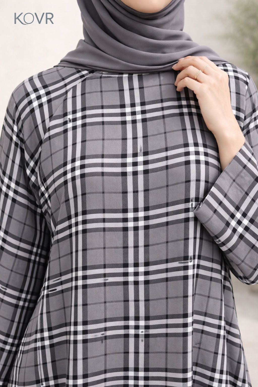 KOVR Grey Plaid Grace Abaya