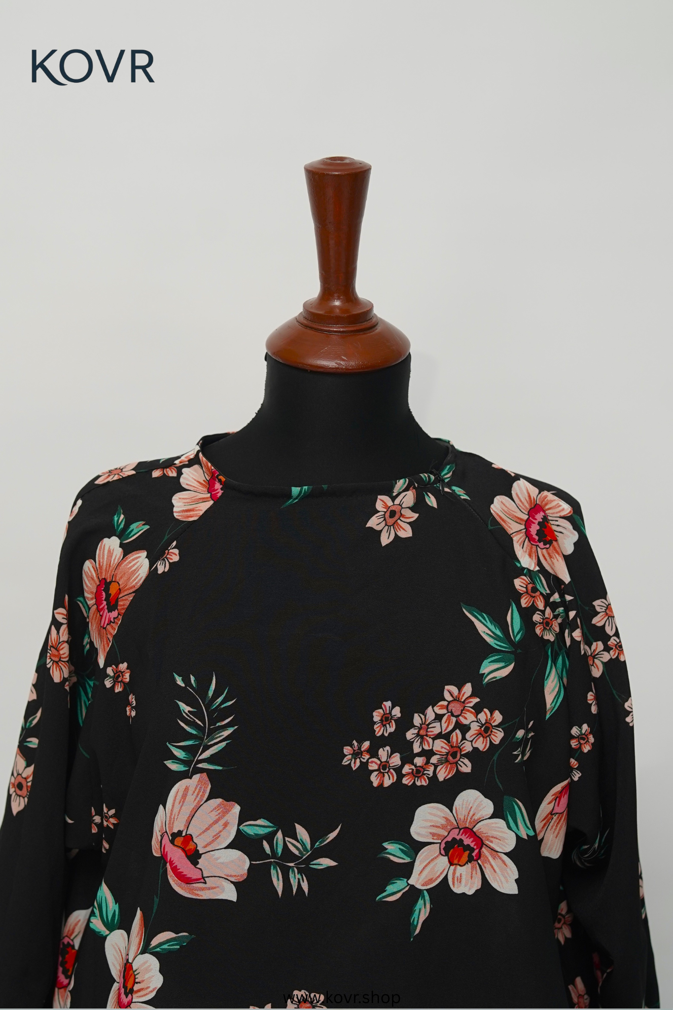 🌺 Amara Abaya – Midnight Blossom